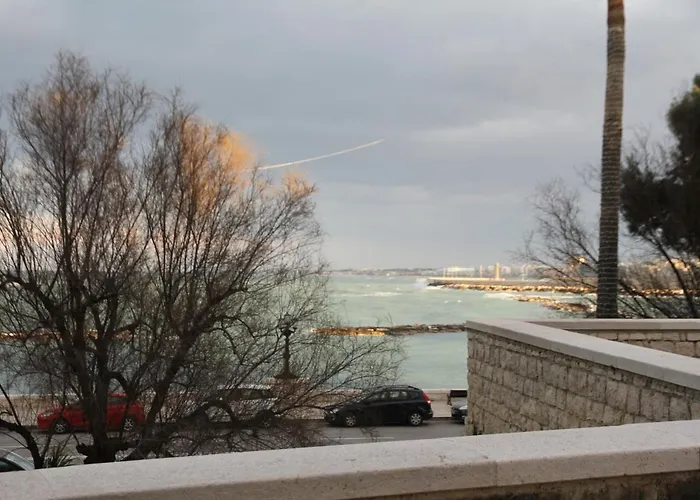 לינה וארוחת בוקר Mirabari