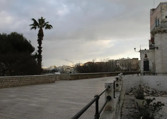 לינה וארוחת בוקר Mirabari בארי