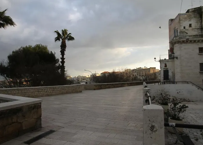 לינה וארוחת בוקר Mirabari בארי