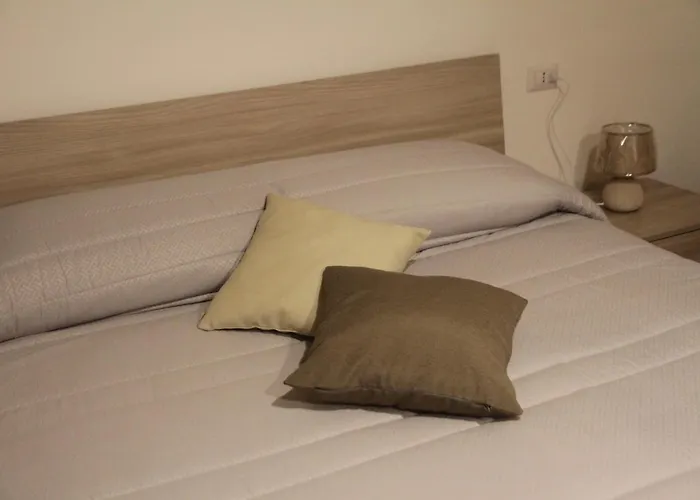 לינה וארוחת בוקר Mirabari 3*