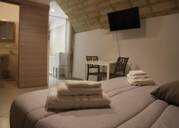 לינה וארוחת בוקר Mirabari בארי